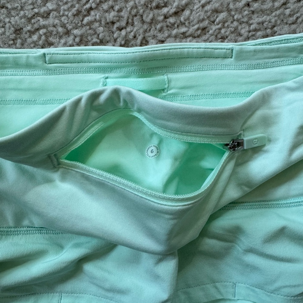Lululemon Speed Up High-Rise Lined Short 2.5"
Sea Mist - Picture 4 of 4